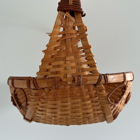 Unique vintage wicker basket - Picture 2 of 9